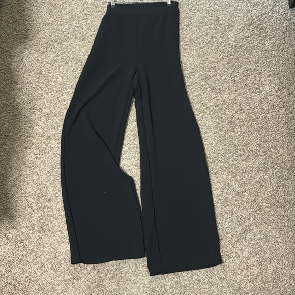 Black, flowy pants/Elastic waist band - Picture 1 of 6